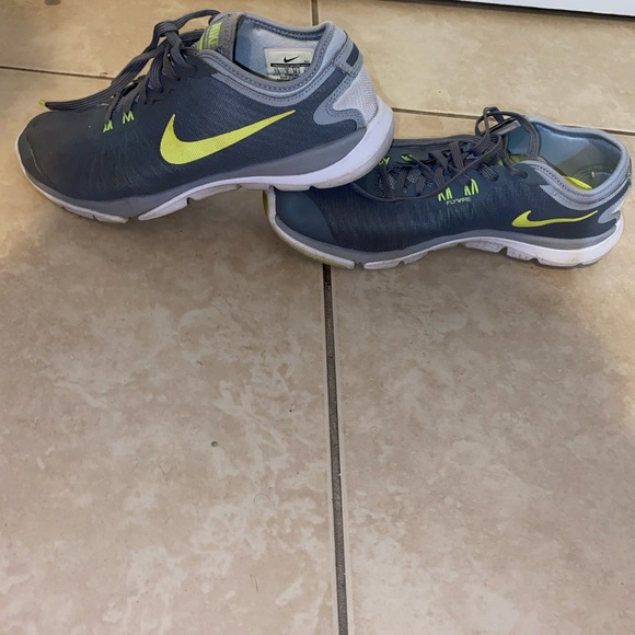 Nike Shoes - Nike athletic shoes